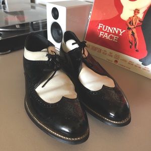 Used Stacy Adams Dayton Black and White Shoes